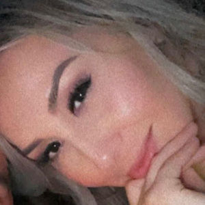 Meet your Posher, Deya